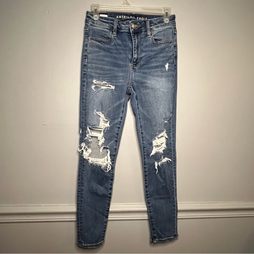 American Eagle next level stretch size 4S distressed jeans